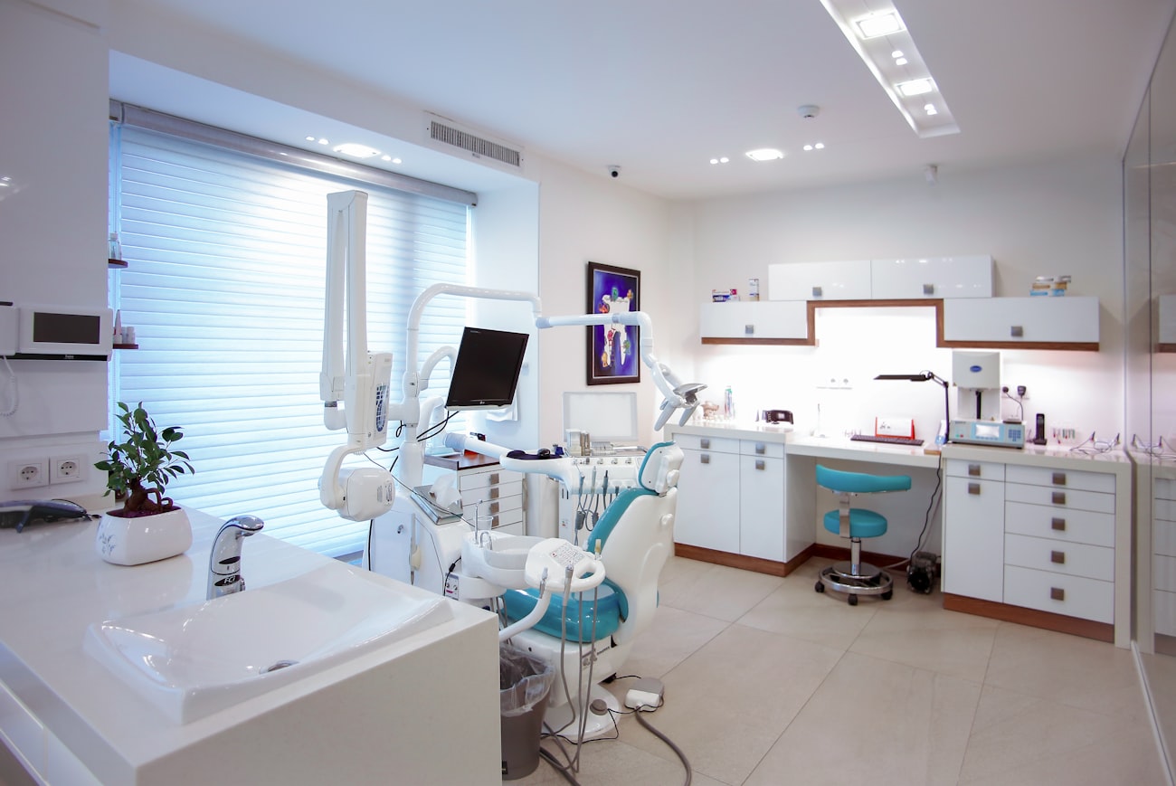 Consultorio luminoso y equipado de Dental AP